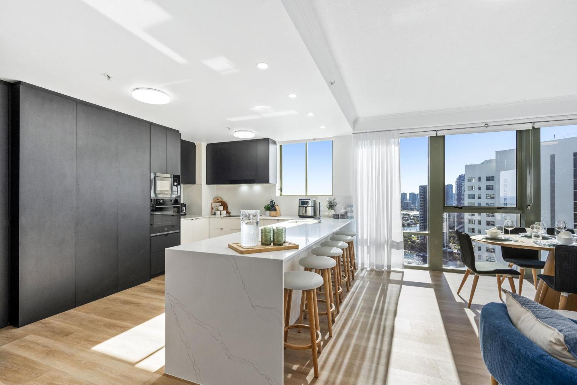 Prime Views From 4 Bedroom Newly Renovated Ocean Unit At Sun - Q * Gold Coast