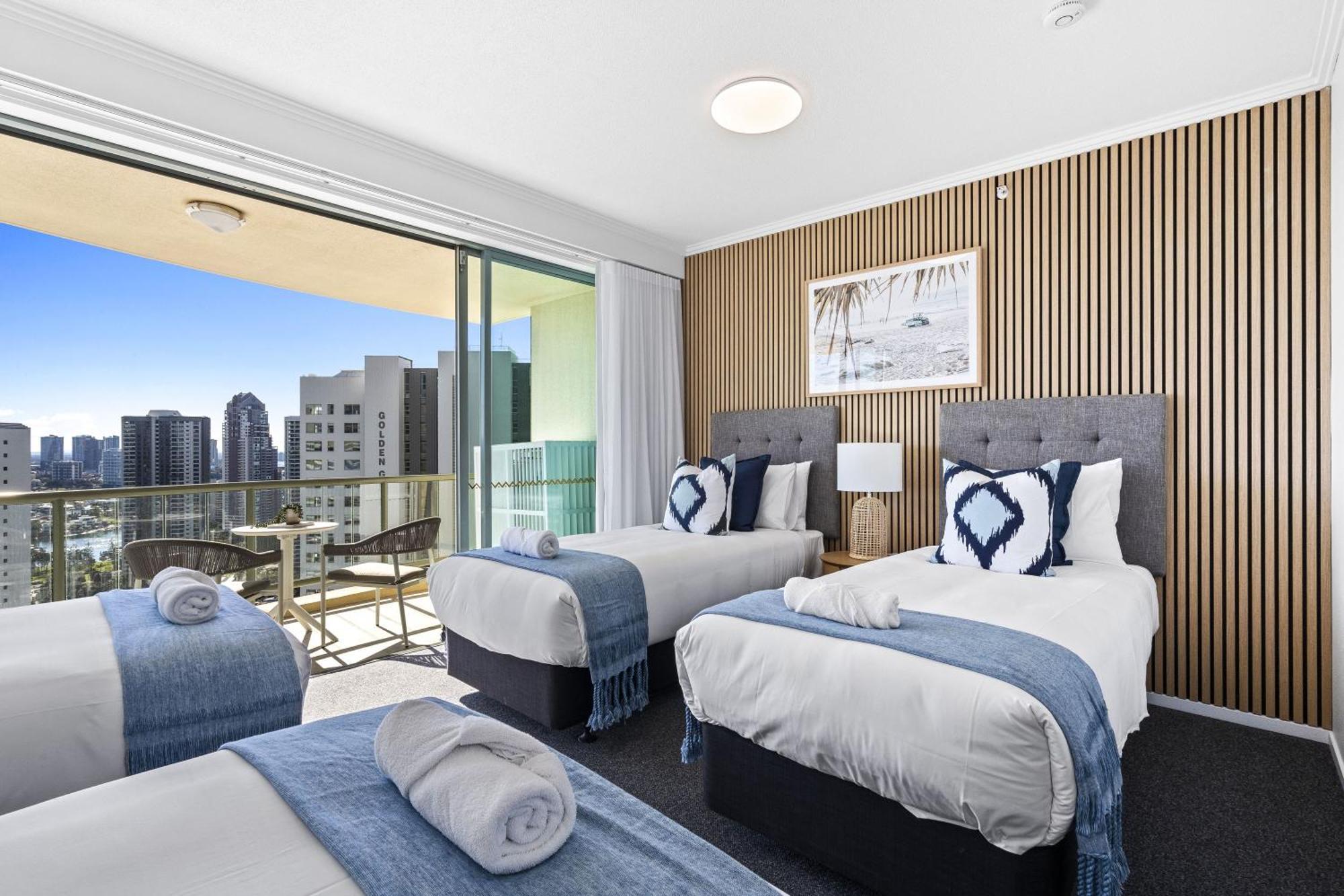 Prime Views From 4 Bedroom Newly Renovated Ocean Unit At Sun - Q Gold Coast